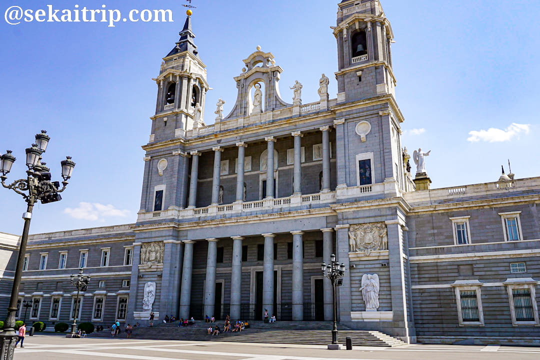 マドリードのアルムデナ大聖堂（Catedral de la Almudena）