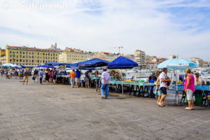 マルセイユの旧港（Vieux Port）の魚市場