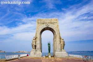 マルセイユの軍記念碑（la porte de L'orient - Monument aux Armées d'Afrique）