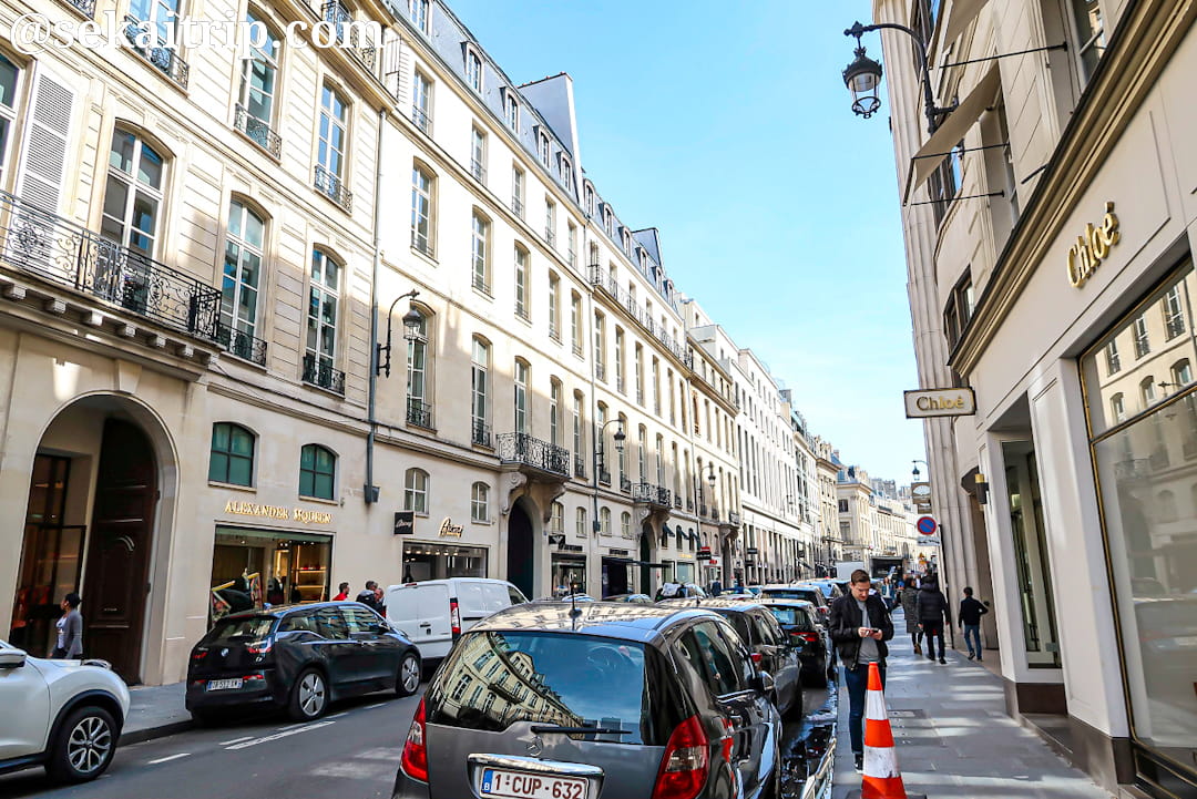 パリの高級ブランド店街サントノーレ通り（Rue Saint Honoré）