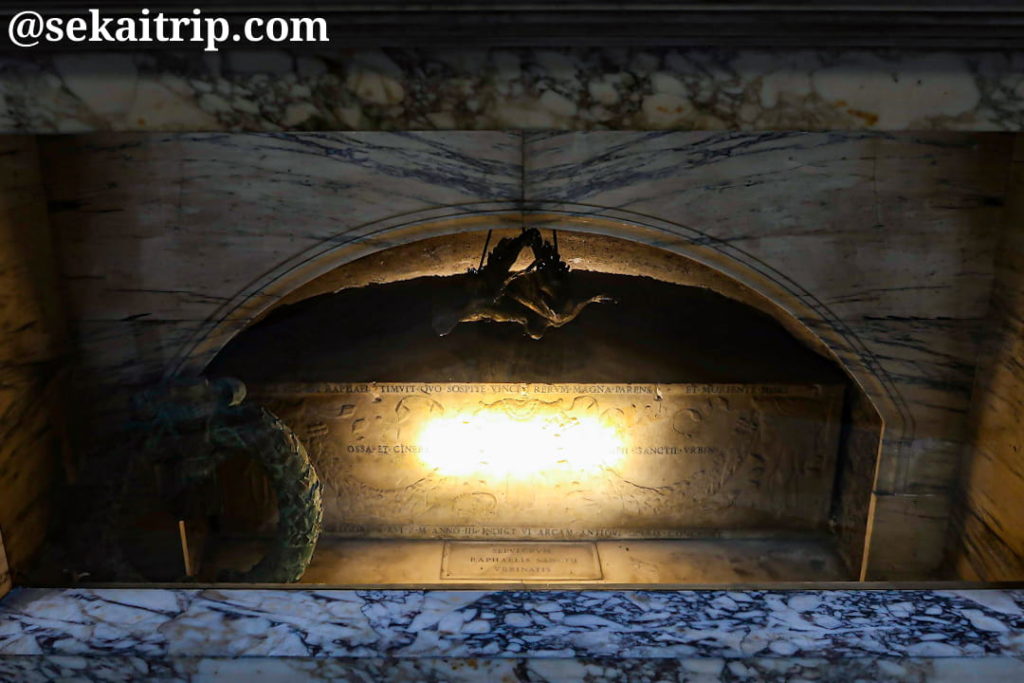 パンテオンにあるラファエロの棺