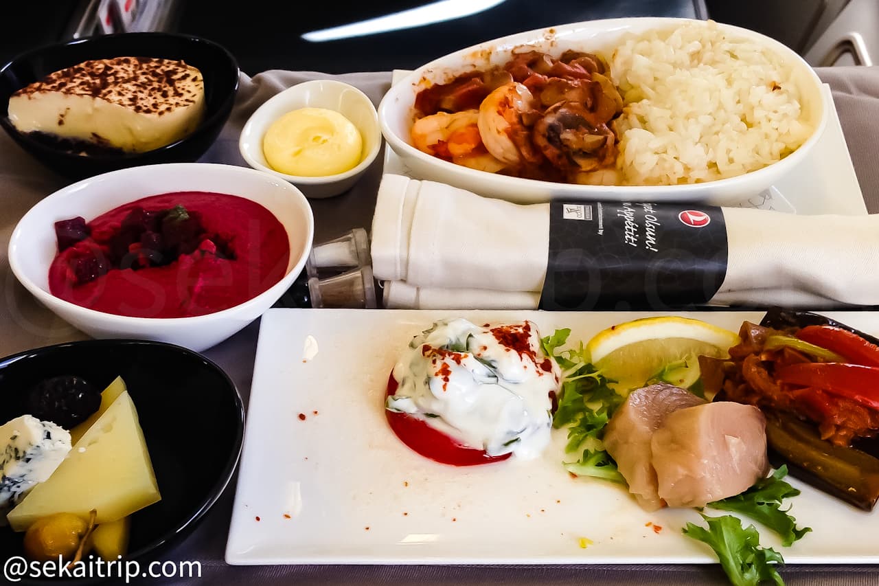 アテネからイスタンブールに向かう際の機内食（ビジネスクラス）