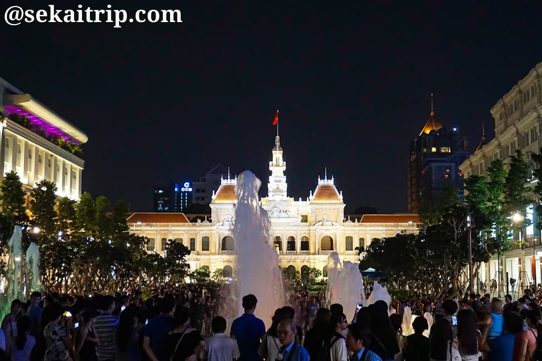 ホーチミン人民委員会庁舎（Ho Chi Minh City Hall）の夜景
