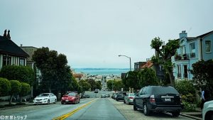 サンフランシスコ名物の急な坂道