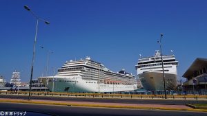 ピレウス（Piraeus）港に停泊する豪華客船