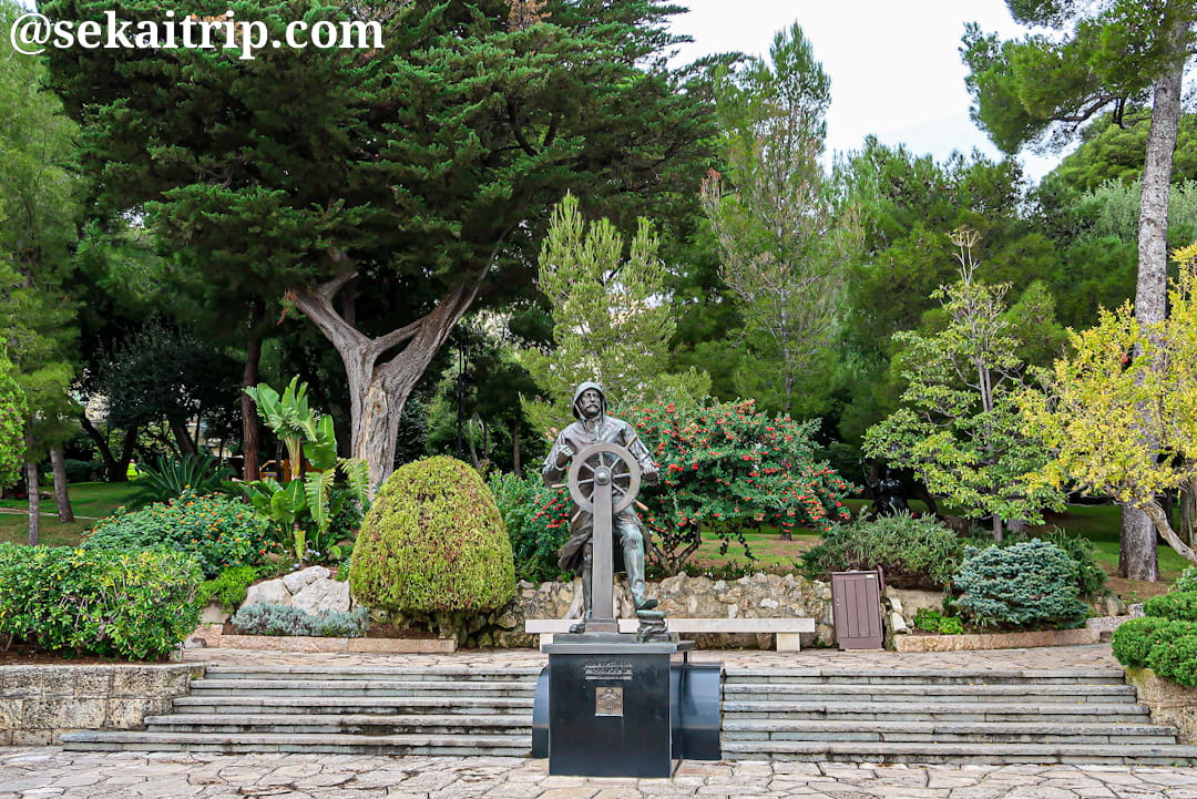 サン・マルタン庭園にあるアルベール1世の銅像