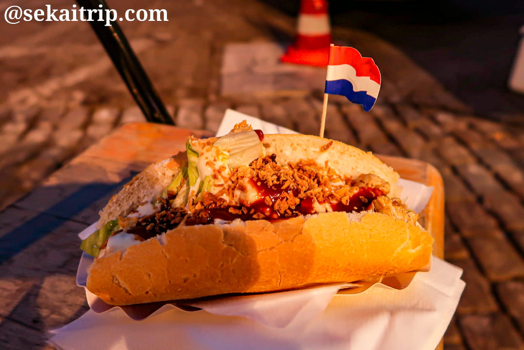 ニューマルクト（Nieuwmarkt）で購入したサンドイッチ