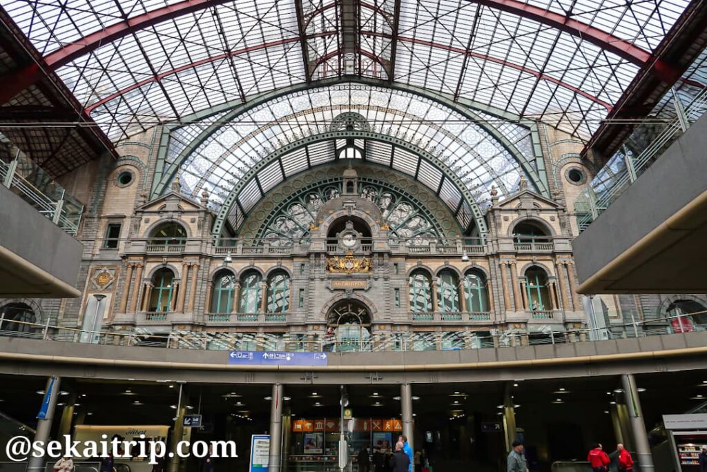 アントワープ中央駅（Station Antwerpen-Centraal）の内部