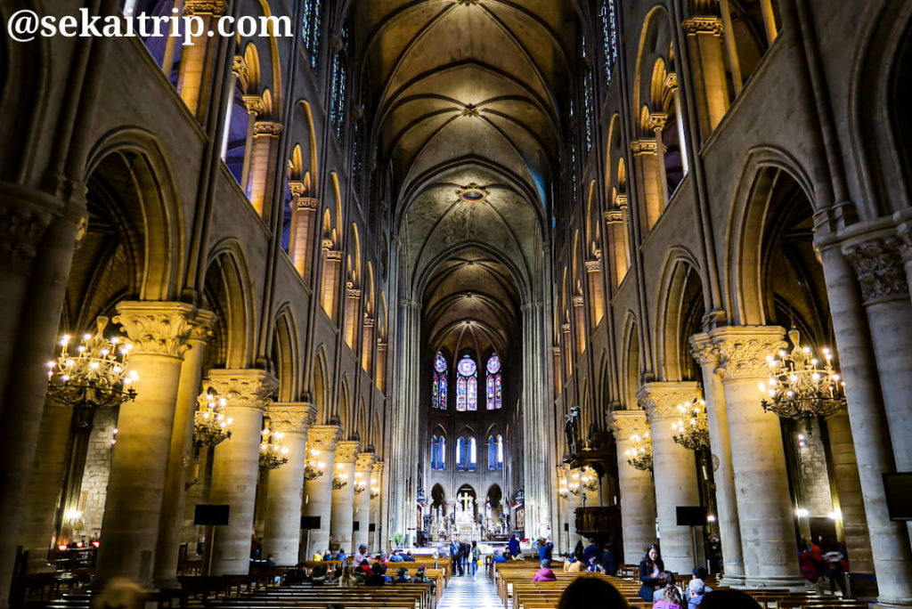 ノートルダム大聖堂（Cathédrale Notre-Dame de Paris）の内部
