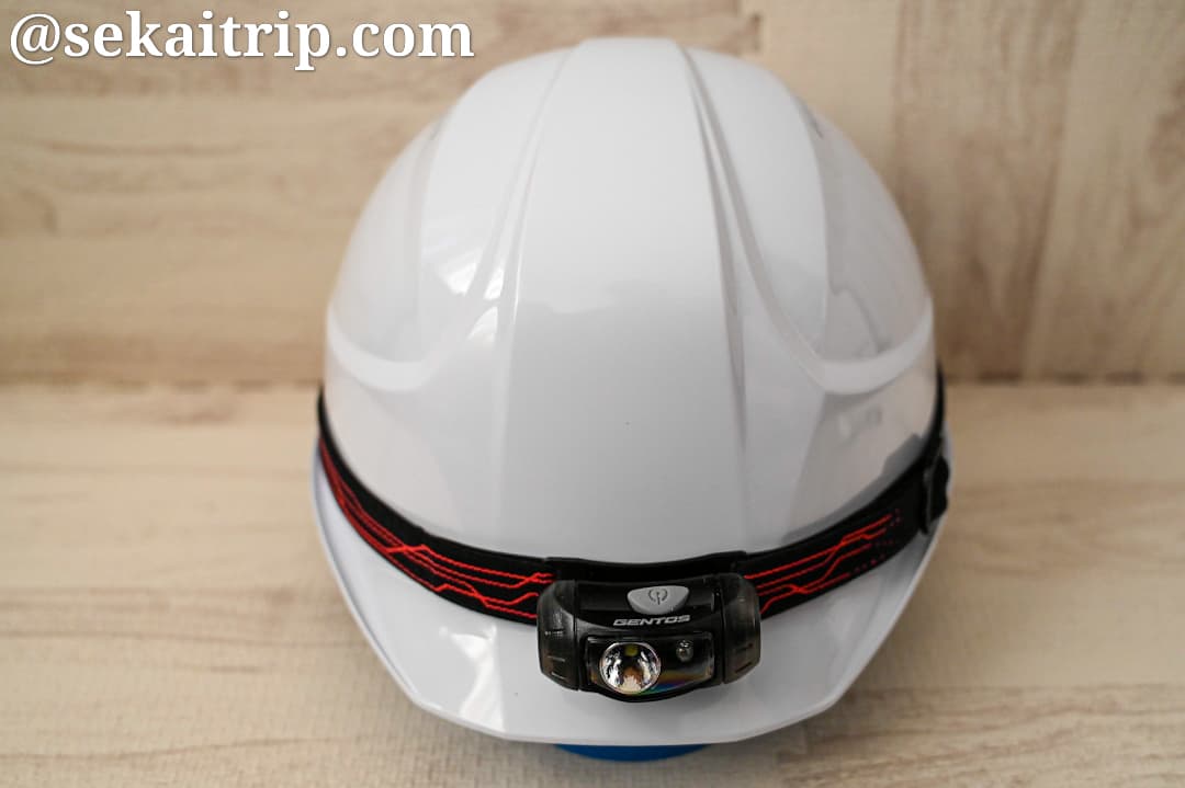 DICプラスチックの超軽量ヘルメット「軽神」とヘッドライト